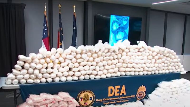 Agentes de la DEA informaron que Jacobo-Suárez había sido deportado dos veces de México y que...