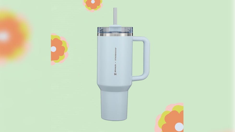 Starbucks lo llamó The Sky Blue Stanley Quencher.