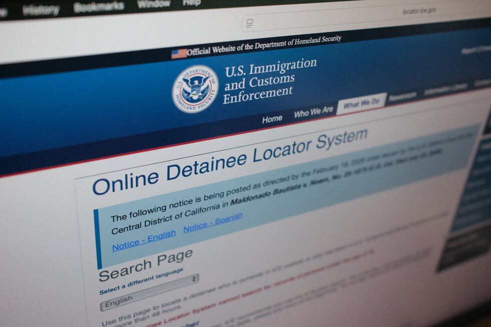 ARCHIVO – El sitio web del Servicio de Inmigración y Control de Aduanas de Estados Unidos...