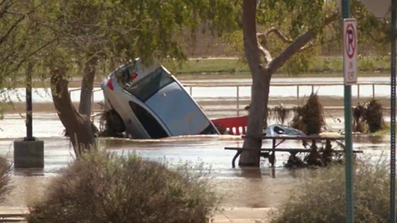 Muere hispano ahogado luego de que inundación arrasara con su vehículo cuando trabajaba como...