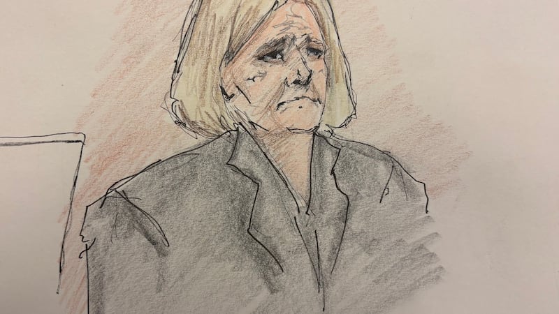 Este boceto judicial muestra a la jueza Hannah Dugan durante los alegatos finales de su...