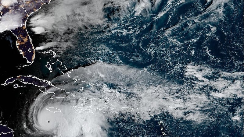 Melissa se convierte en un monstruoso huracán de categoría 5