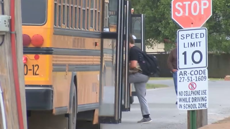 Distrito escolar Lawrence en Tennessee no aceptará más justificantes médicos para eliminar la...