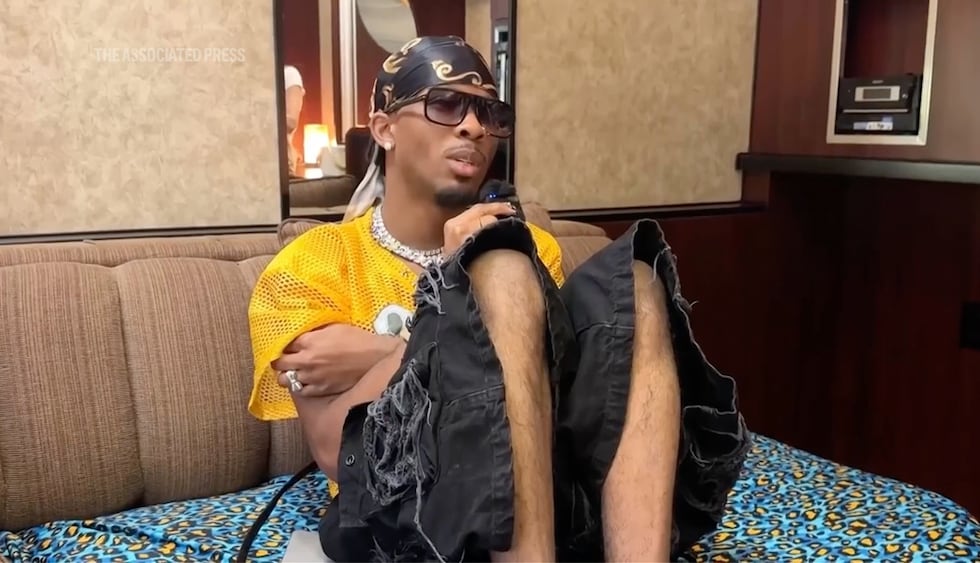 El cantautor David Burke, también conocido como D4vd, se encuentra en el espacio para artistas...