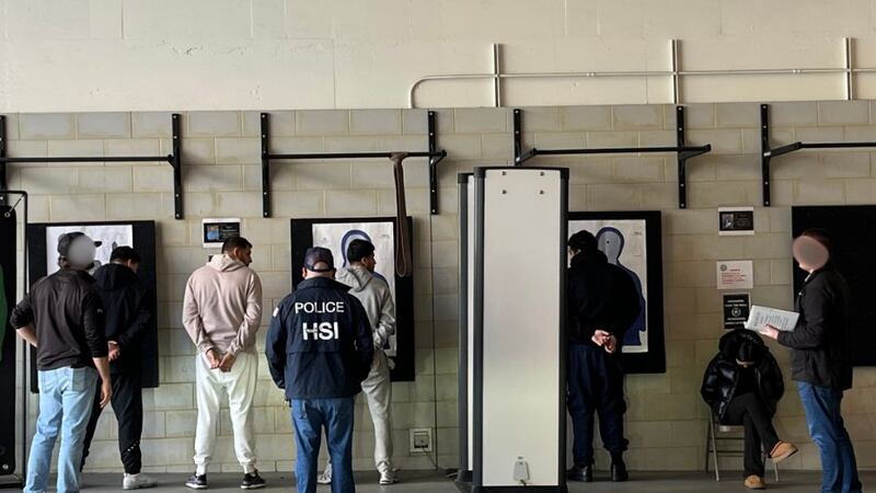Los arrestos de ICE superan los 32,000 desde que Trump asumió la Presidencia
