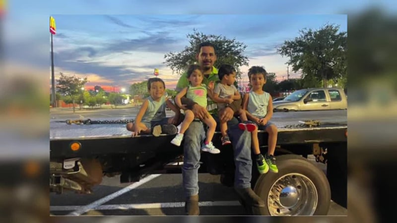 Conductor de grúa hispano atropellado mientras asistía a vehículo varado en la vía. A casi un...